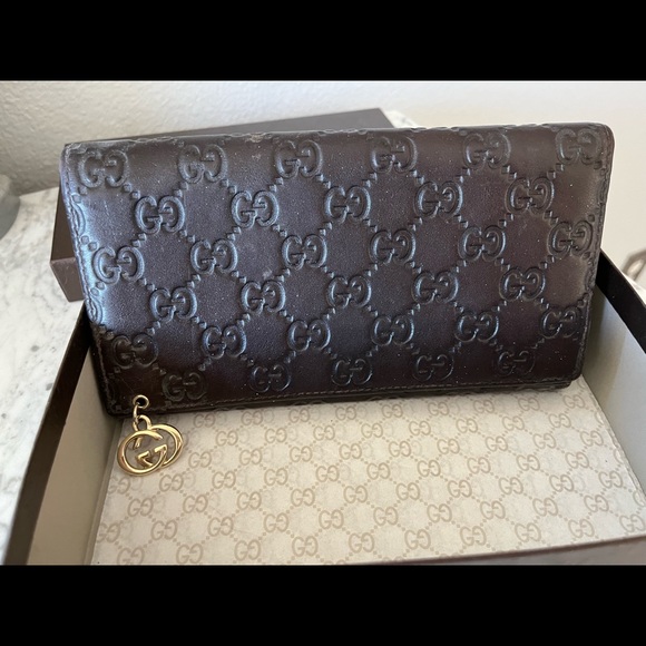 SALE Authentic Gucci long wallet - Picture 2 of 6